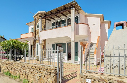 Limpiddu House | Holiday Home 'Limpiddu 6' with Mountain View, Shared Garden and Balcony