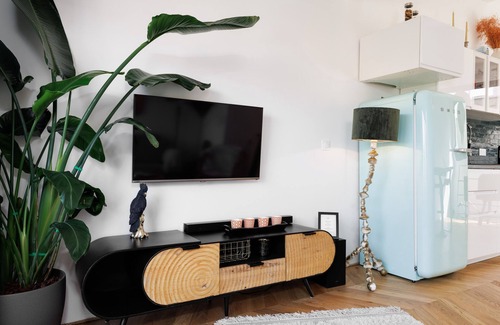 Victor Hugo - Saint-Augustin House | Holiday Home 'Loft Contemporain À 2 Pas Du Centre' with Private Terrace, Wi-Fi and Air Conditioning