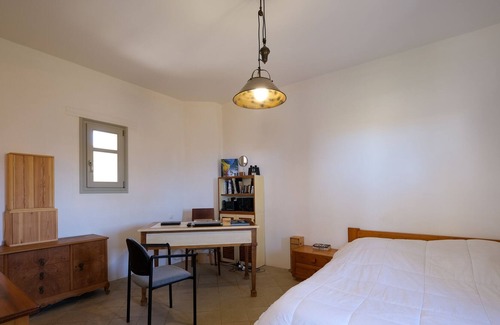 Paros House | Holiday Home 'Lou Seaside and Sunset Studio' with Sea View, Private Terrace and Wi-Fi