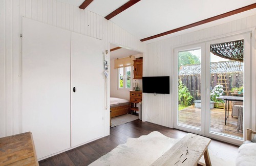 Hennstedt House | Holiday Home "Lütte Hütte" with Private Terrace and Wi-Fi