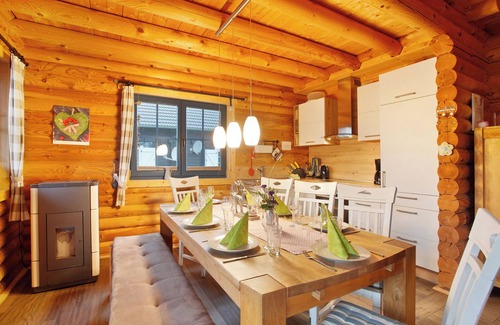 Glindfeld House | Holiday Home 'Mühlenblick' with Private Terrace, Private Garden and Wi-Fi