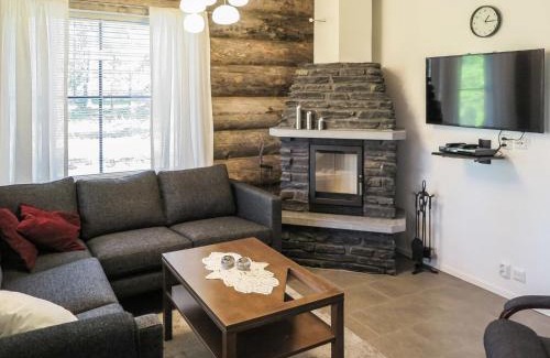 Akaslompolo House | Holiday Home Maahisenrinne 3 f 25 by Interhome
