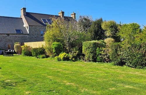 Vicq-sur-Mer House | Holiday Home 'Maison De Caractère Bord De Mer' with Sea View, Private Garden and Wi-Fi