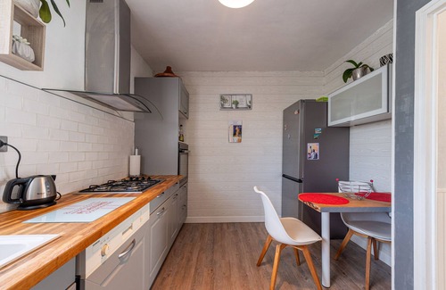Riantec House | Holiday Home 'Maison Proche De La Mer Plage' with Private Terrace, Private Garden and Wi-Fi