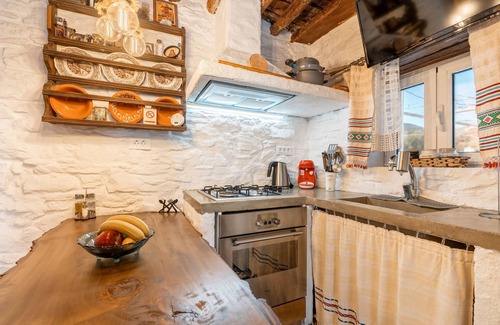 Embonas House | Holiday Home 'Mannas House 2' with Mountain View, Wi-Fi and Air Conditioning
