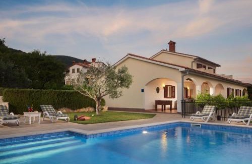 Brovinje House | Holiday Home Marevista by Interhome
