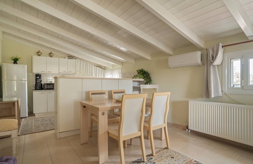 Kalligoni House | Holiday Home 'Margetina's House' with Mountain View, Shared Terrace and Air Conditioning