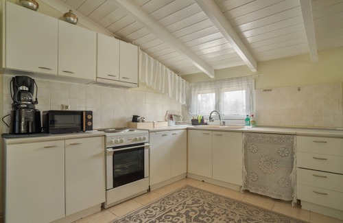 Kalligoni House | Holiday Home 'Margetina's House' with Mountain View, Shared Terrace and Air Conditioning
