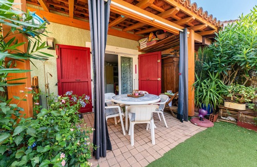Le Barcares House | Holiday Home 'Marina' with Shared Terrace and Private Garden