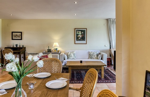 Navata House | Holiday Home "Marta" with Shared Pool & Wi-Fi