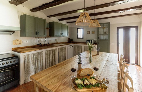 Allepuz House | Holiday Home 'Masía Casa Rullo' with Mountain View, Private Terrace and Wi-Fi