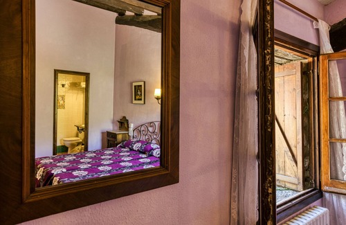 Seguero House | Holiday Home 'Mas Salvanera' with Mountain View, Pool & Wi-Fi