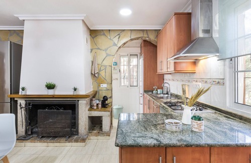 Totana House | Holiday Home 'Mi Bella' with Private Pool, Wi-Fi and Air Conditioning