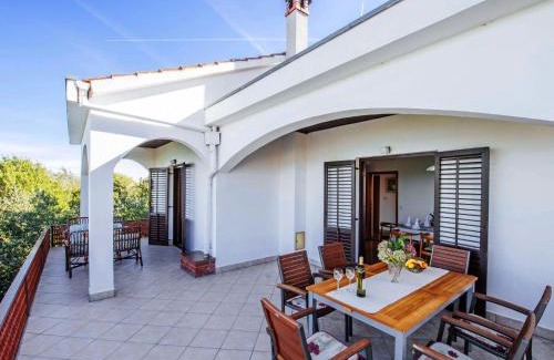Komoseva House | Holiday Home Mira by Interhome