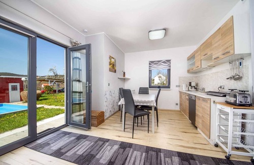 Abrahamhegy House | Holiday home modernly furnished with pool, washing machine and dishwasher