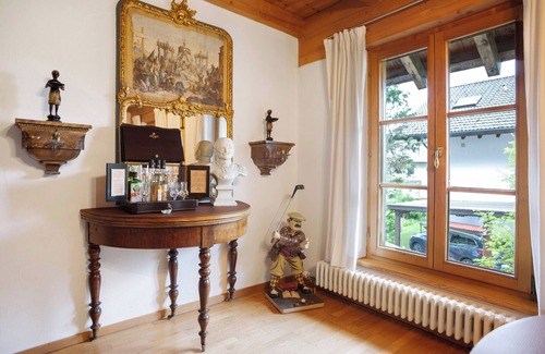 Sonthofen House | Holiday Home 'Montfort' with Private Terrace, Shared Garden and Wi-Fi