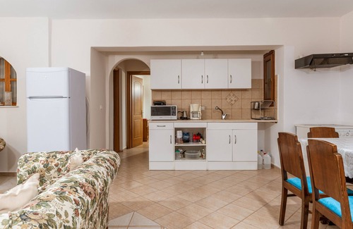 Kapparia House | Holiday Home 'Moraki Apartment 1 Andros' with Private Terrace, Shared Garden and Wi-Fi