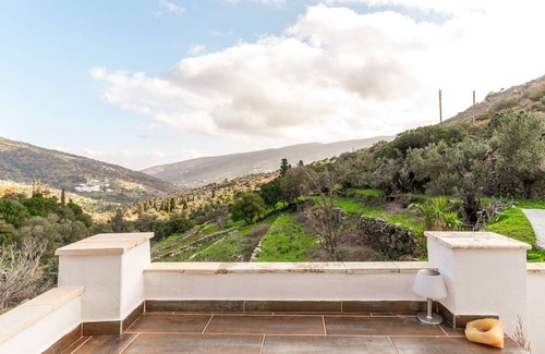 Kapparia House | Holiday Home 'Moraki Apartment 2 Andros' with Private Terrace, Wi-Fi and Air Conditioning