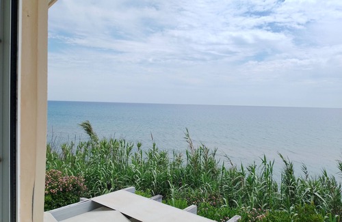 Ag. Georgios House | Holiday Home 'Myrto' with Sea View, Private Terrace and Air Conditioning