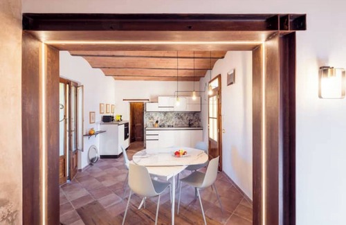 Barberino Val d'Elsa House | Holiday Home 'Nido Dei Sogni' with Private Garden, Wi-Fi and Air Conditioning