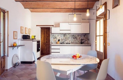 Barberino Val d'Elsa House | Holiday Home 'Nido Dei Sogni' with Private Garden, Wi-Fi and Air Conditioning