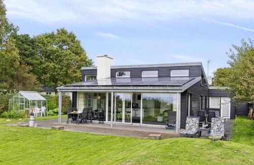 Skodshoved House | Holiday Home Nilson - 50m from the sea by Interhome