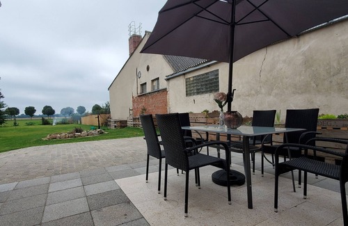 Neulewin House | Holiday Home 'Oderbruch' with Private Terrace, Private Garden and Wi-Fi