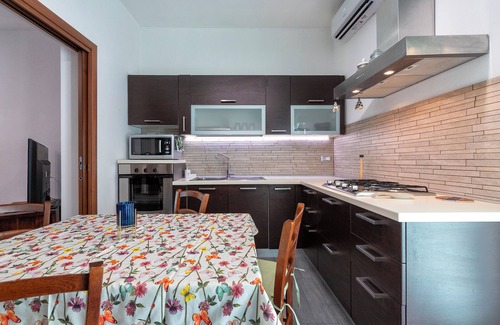Porto Torres House | Holiday Home 'Oikos 58' with Private Terrace, Wi-Fi and Air Conditioning