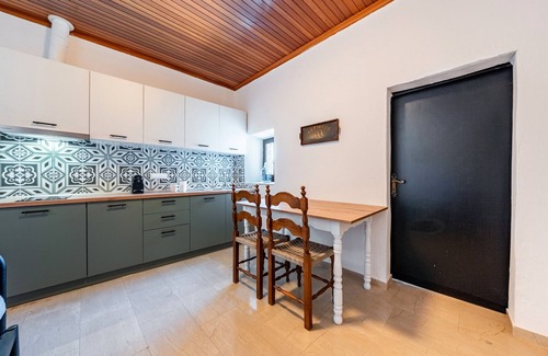 Sivota House | Holiday Home 'Old Manor House 2' with Sea View, Wi-Fi and Air Conditioning