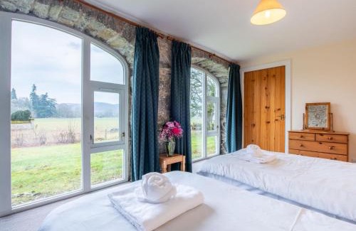 Glen Urquhart House | Holiday Home Old Stables by Interhome
