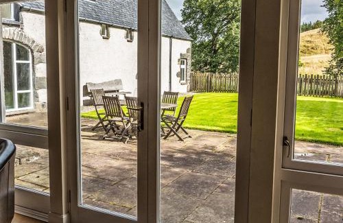 Glen Urquhart House | Holiday Home Old Stables by Interhome