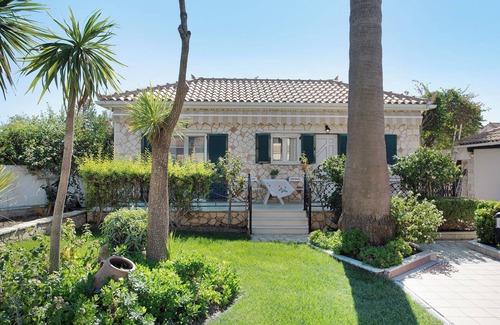 Kalamaki Villa | Holiday Home "Olympia" with Shared Pool & A/C