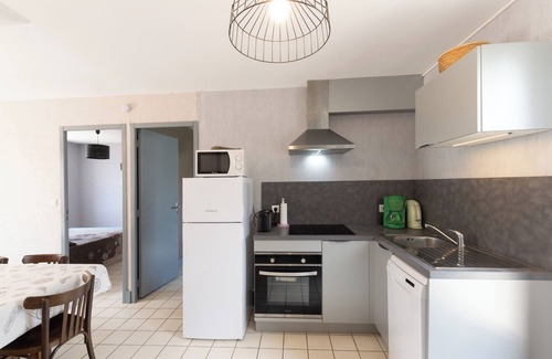 Ruoms House | Holiday Home "Ombre d'Été" with Private Garden & A/C