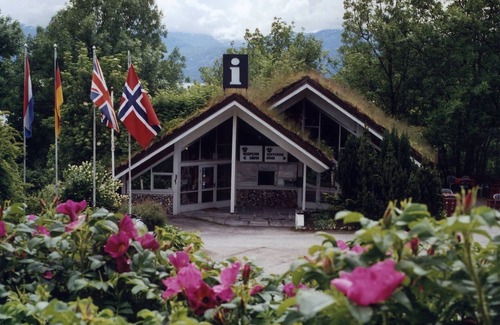 Oystese House | Holiday home on the Hardangerfjord (Nesvika 1)