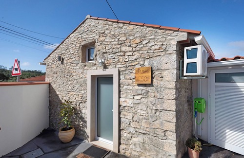 Fatima House | Holiday Home 'Palheiro Do Rei' with Shared Terrace, Wi-Fi and Air Conditioning