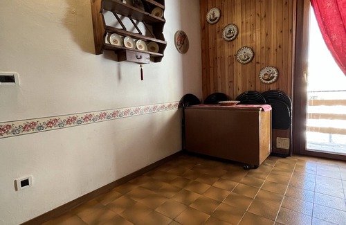 Ventasso House | Holiday Home 'Passeggiando Nel Verde' with Lake View & Balcony
