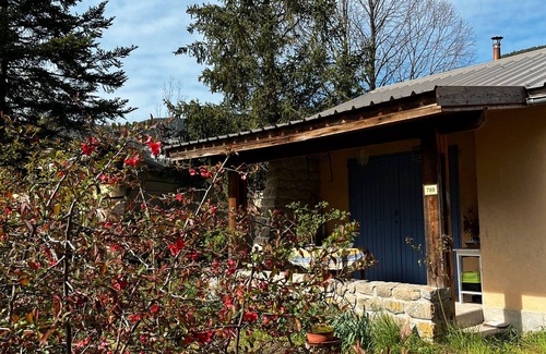 Thorame-Basse House | Holiday Home 'Petit Chalet' with Mountain View, Private Terrace and Private Garden