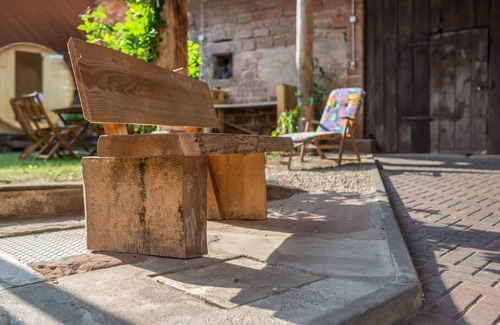 Schwanheim House | Holiday Home 'Pfälzerwald Idyll' with Private Terrace, Private Garden and Wi-Fi
