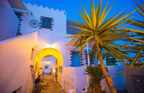 Grikos House | Holiday Home 'Pico Bello Patmos 24' with Mountain View, Wi-Fi and Air Conditioning