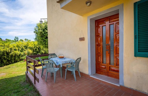 Fauglia House | Holiday Home 'Poggio2' with Shared Pool, Private Garden and Wi-Fi