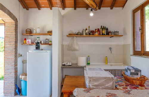 Fauglia House | Holiday Home 'Poggio4' with Shared Pool, Private Terrace and Wi-Fi