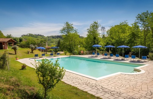Fauglia House | Holiday Home 'Poggio5' with Shared Pool, Private Terrace and Wi-Fi