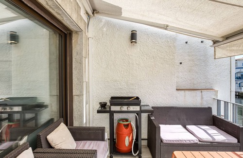 Empuriabrava House | Holiday Home 'Port Empúries' with Sea View, Private Pool and Air Conditioning