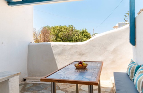 Agios Ioannis House | Holiday Home 'Porto Galinini' with Sea View, Wi-Fi and Air Conditioning