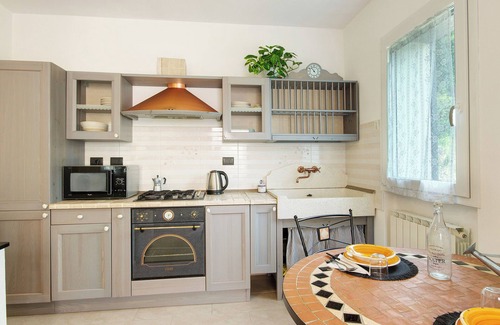 Rivarola Apartment | Holiday Home 'Pullin' with Private Garden and Wi-Fi