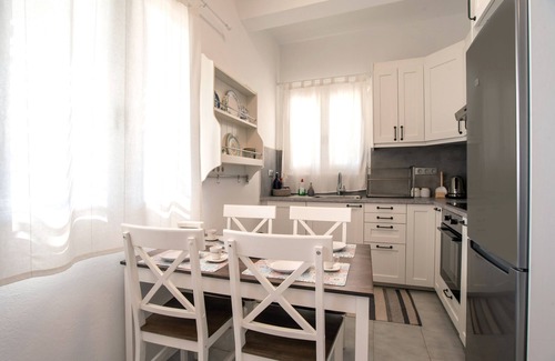 Logaras House | Holiday Home 'Punda Beach Seaside Retreat' with Sea View, Wi-Fi and Air Conditioning