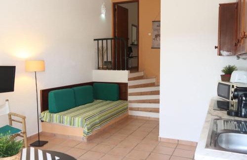 Moncarapacho e Fuseta House | Holiday Home Quinta da Murteira - FUZ106 by Interhome