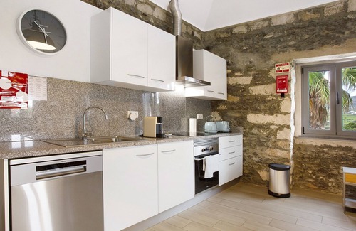 Vila Baleira House | Holiday Home 'Quinta Alcaparras' with Sea View, Private Terrace and Wi-Fi