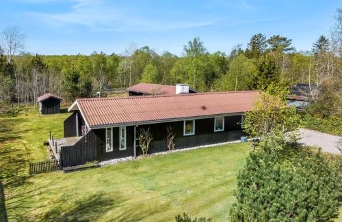 Hou House | Holiday Home Randulf - from the sea by Interhome