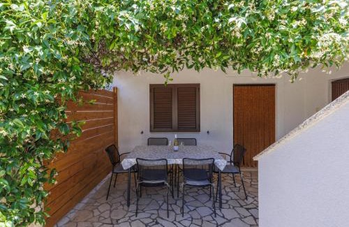 Sajini House | Holiday Home Reaa by Interhome